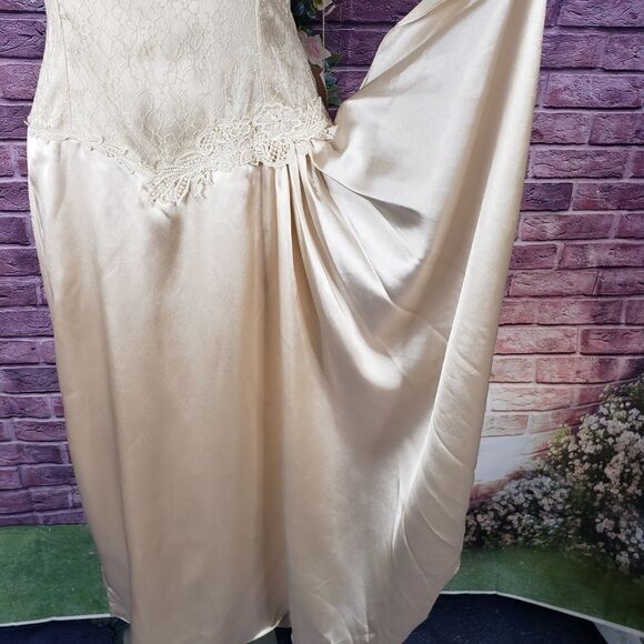 Lorrie Kabala Full Length Poof Sleeve Ivory Dress - Picture 4 of 12